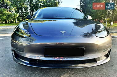 Седан Tesla Model 3 2022 в 