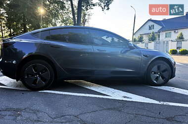 Седан Tesla Model 3 2022 в 