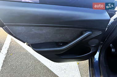 Седан Tesla Model 3 2022 в 