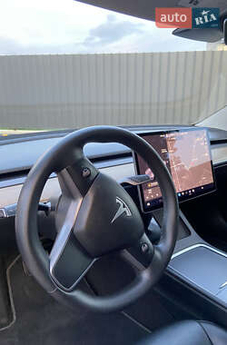Седан Tesla Model 3 2021 в 