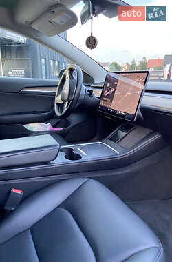 Седан Tesla Model 3 2021 в 