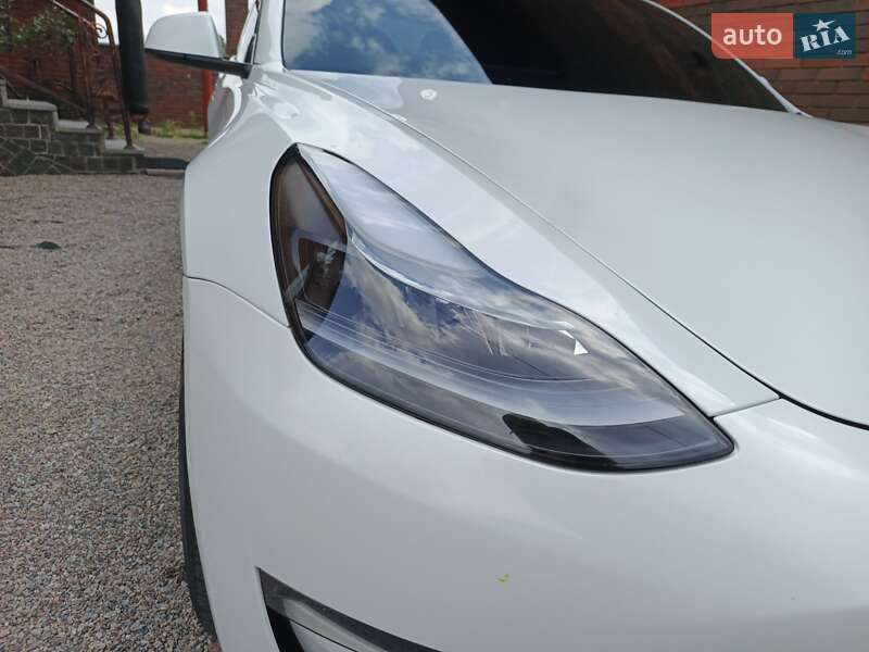 Седан Tesla Model 3 2021 в Киеве