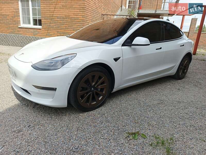 Седан Tesla Model 3 2021 в Киеве