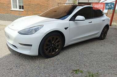 Седан Tesla Model 3 2021 в 