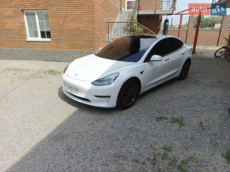 Седан Tesla Model 3 2021 в Киеве