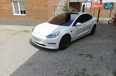 Седан Tesla Model 3 2021 в 