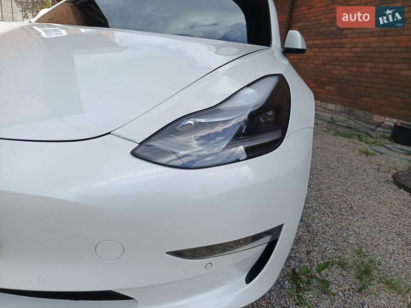 Седан Tesla Model 3 2021 в Киеве