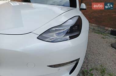 Седан Tesla Model 3 2021 в 