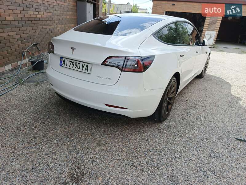 Седан Tesla Model 3 2021 в Киеве