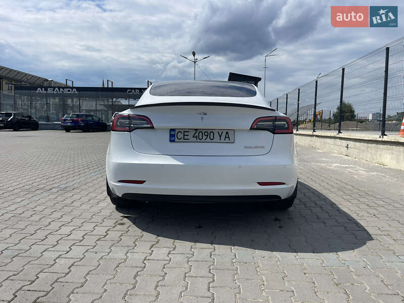 Седан Tesla Model 3 2019 в Черновцах