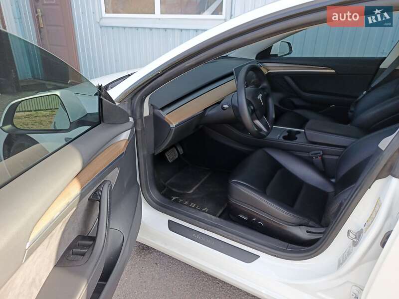 Седан Tesla Model 3 2021 в Киеве
