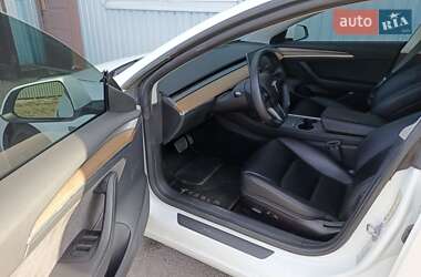 Седан Tesla Model 3 2021 в 