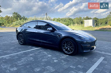 Седан Tesla Model 3 2021 в 