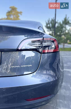 Седан Tesla Model 3 2021 в 