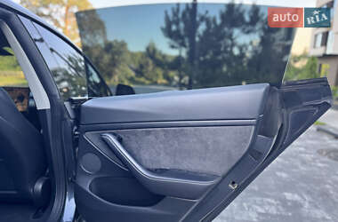 Седан Tesla Model 3 2021 в Ужгороде