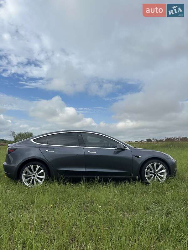 Седан Tesla Model 3 2019 в Києві