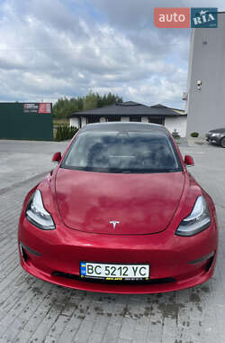 Седан Tesla Model 3 2020 в 