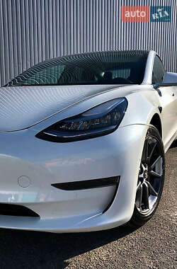 Седан Tesla Model 3 2020 в 