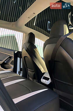 Седан Tesla Model 3 2020 в 