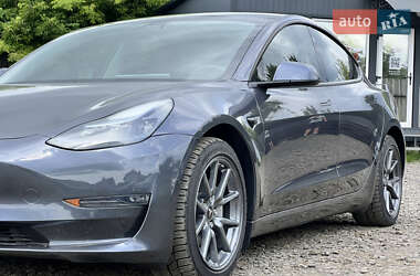 Седан Tesla Model 3 2021 в 