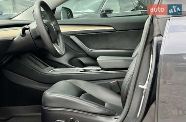 Седан Tesla Model 3 2021 в 