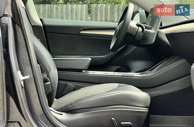 Седан Tesla Model 3 2021 в 