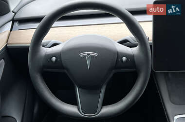 Седан Tesla Model 3 2021 в 