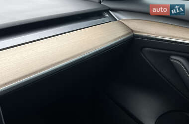Седан Tesla Model 3 2021 в 
