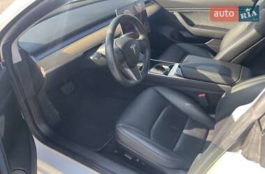 Седан Tesla Model 3 2022 в 