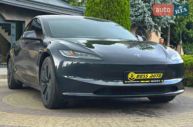 Tesla Model 3 2024