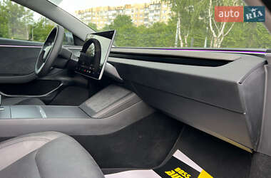 Седан Tesla Model 3 2024 в 
