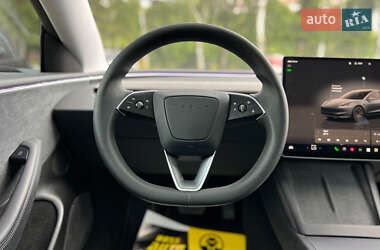 Седан Tesla Model 3 2024 в 
