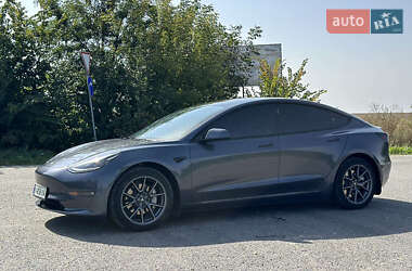 Седан Tesla Model 3 2022 в 