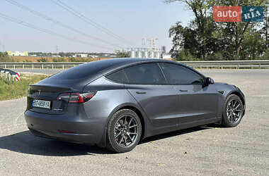 Седан Tesla Model 3 2022 в 