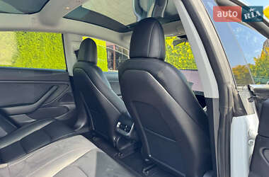 Седан Tesla Model 3 2019 в 