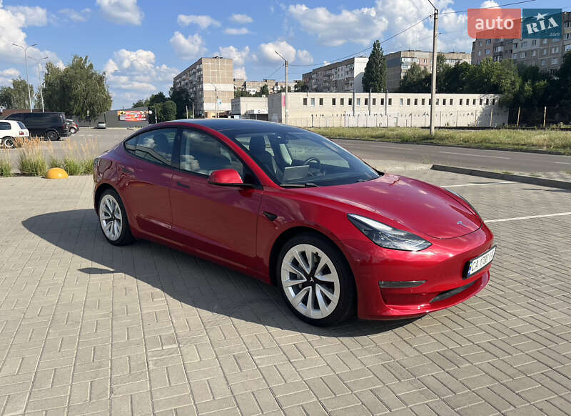 Седан Tesla Model 3 2021 в Черкасах