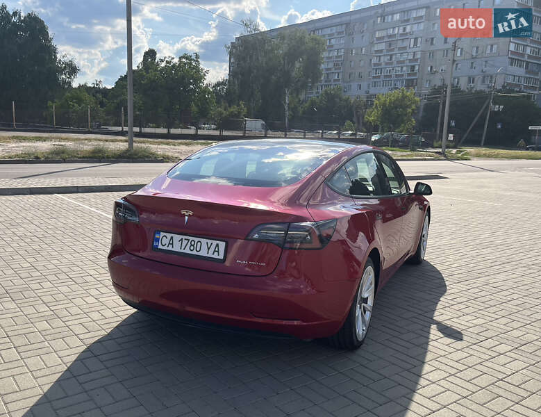 Седан Tesla Model 3 2021 в Черкасах