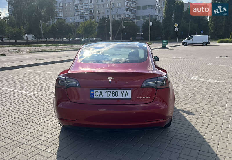 Седан Tesla Model 3 2021 в Черкасах