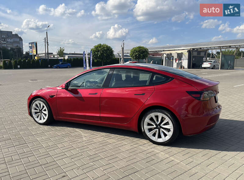 Седан Tesla Model 3 2021 в Черкасах