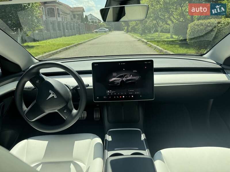 Седан Tesla Model 3 2023 в Ровно