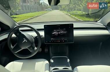 Седан Tesla Model 3 2023 в 