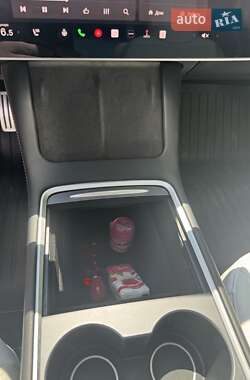 Седан Tesla Model 3 2023 в 