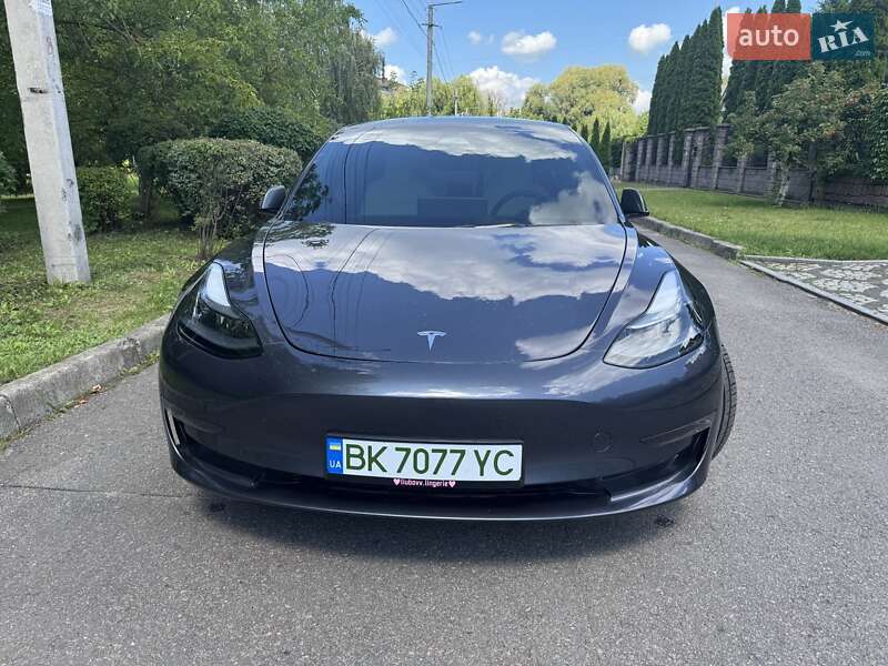 Седан Tesla Model 3 2023 в Ровно