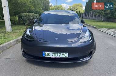Седан Tesla Model 3 2023 в 