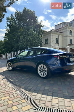 Седан Tesla Model 3 2022 в 