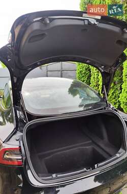 Седан Tesla Model 3 2021 в 