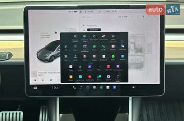 Седан Tesla Model 3 2019 в 