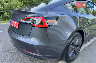 Седан Tesla Model 3 2023 в 