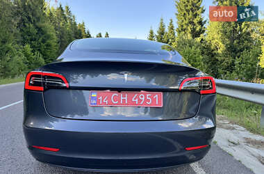 Седан Tesla Model 3 2023 в 
