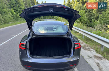 Седан Tesla Model 3 2023 в 
